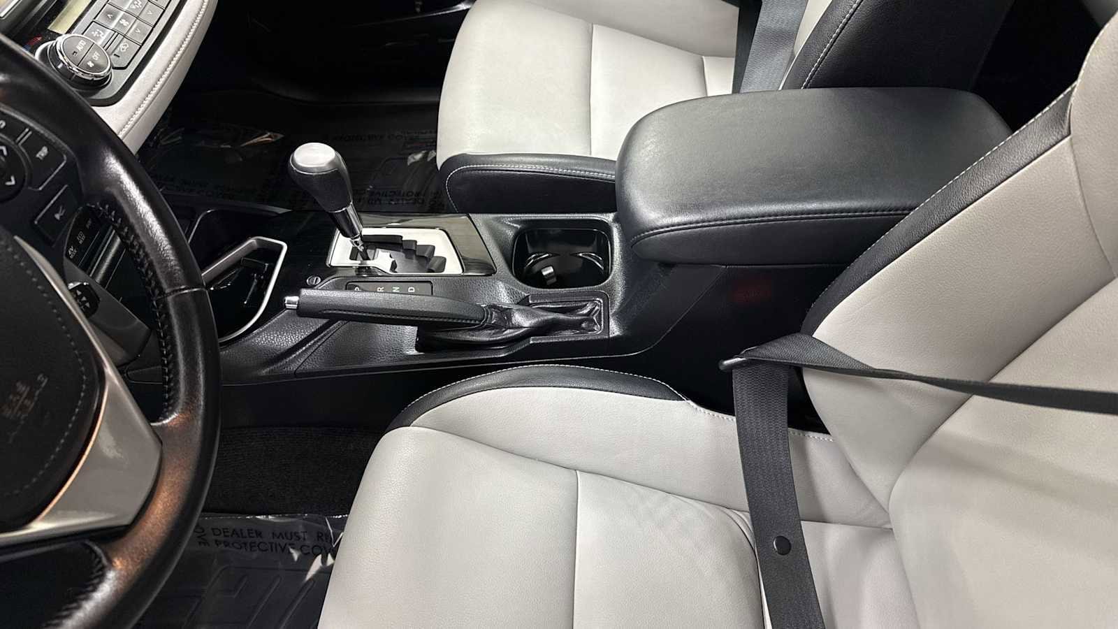 Thumbnail: 2016 Toyota RAV4 - 23