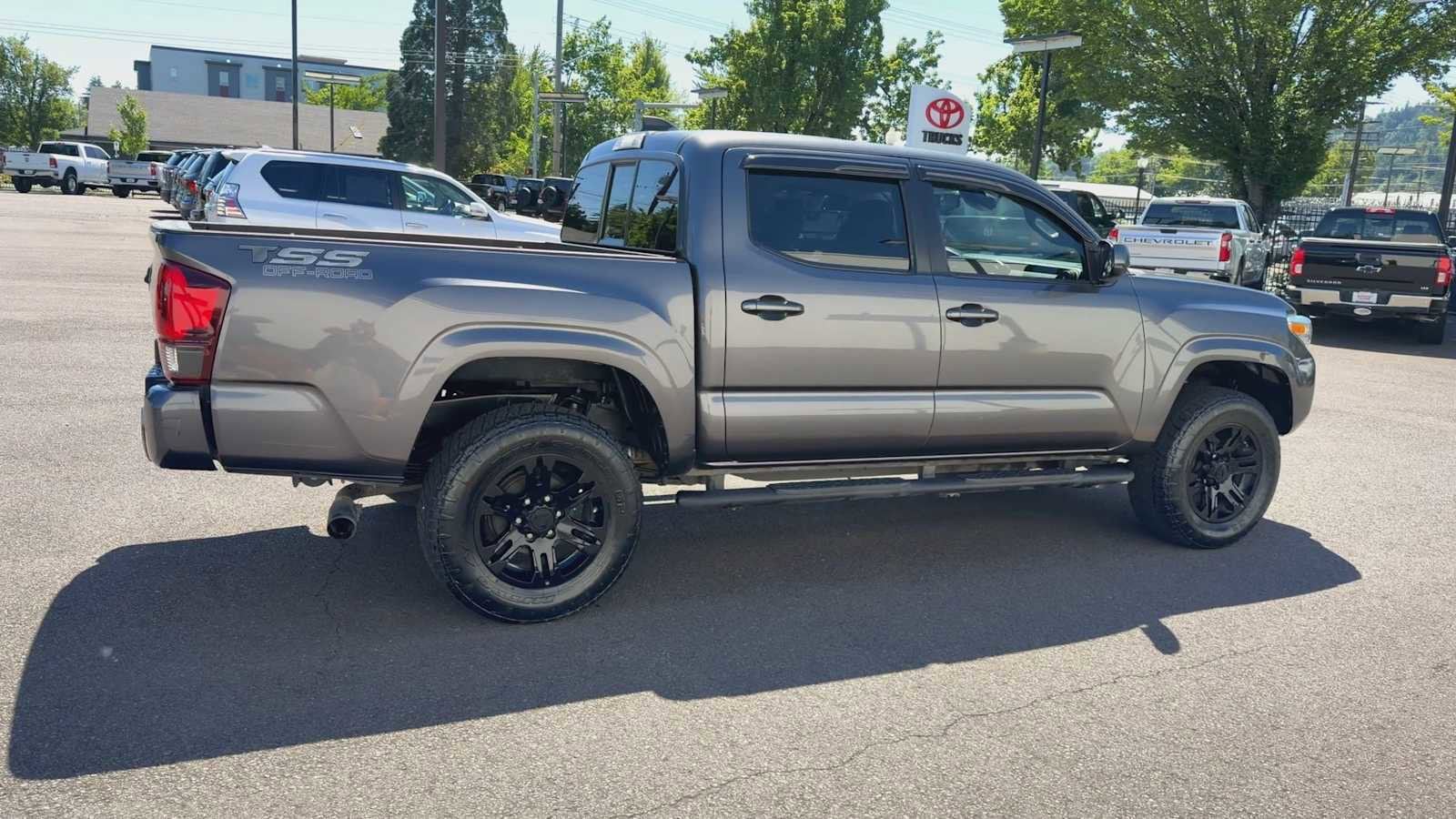 Thumbnail: 2022 Toyota Tacoma - 8