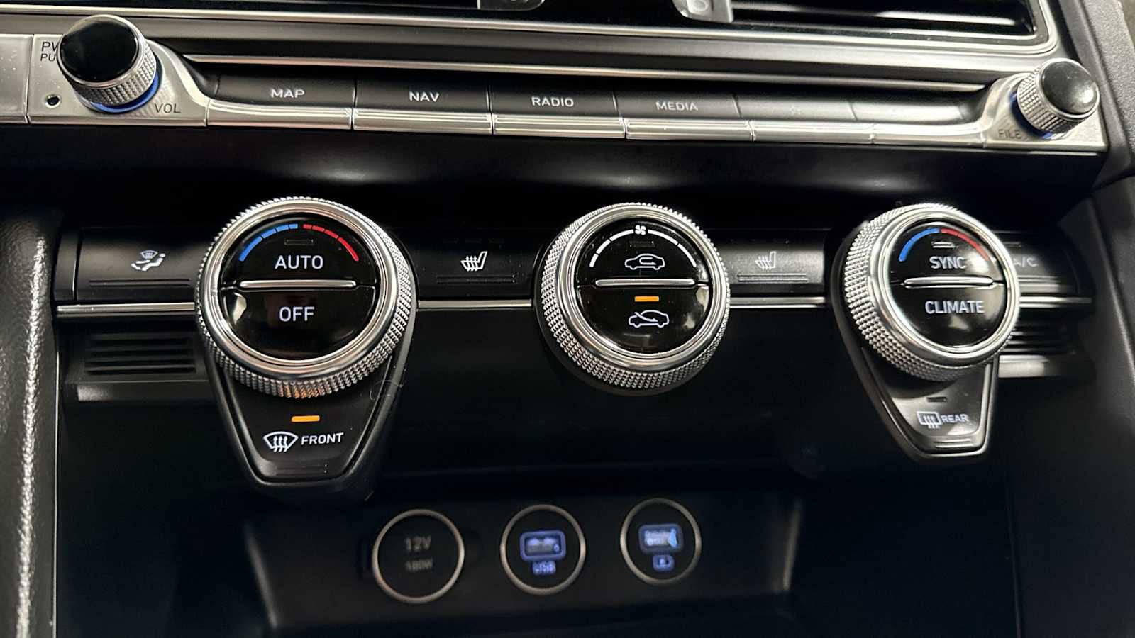 Thumbnail: 2022 Genesis G70 - 21