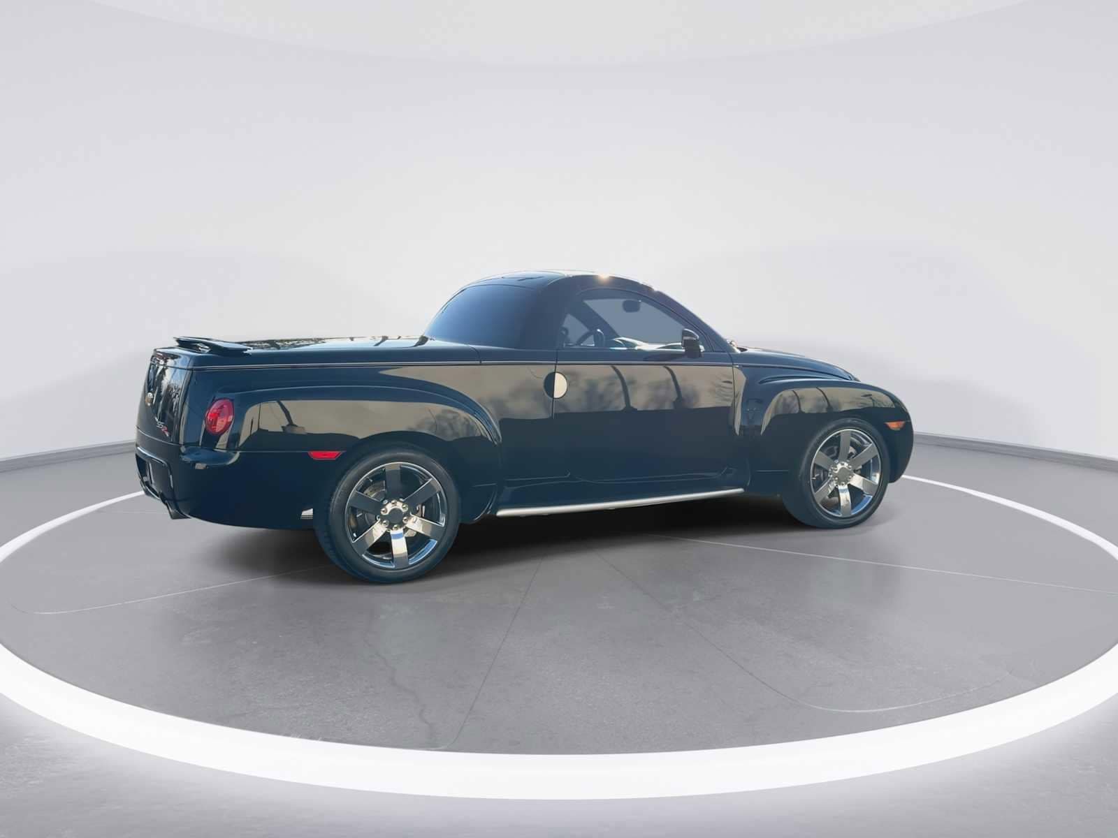 Thumbnail: 2004 Chevrolet SSR - 8
