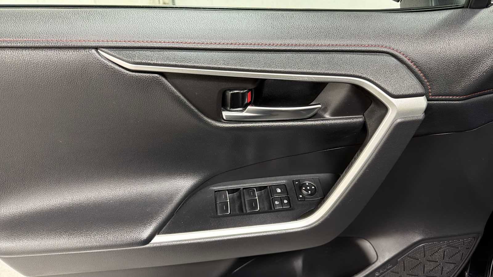 Thumbnail: 2022 Toyota RAV4 - 15