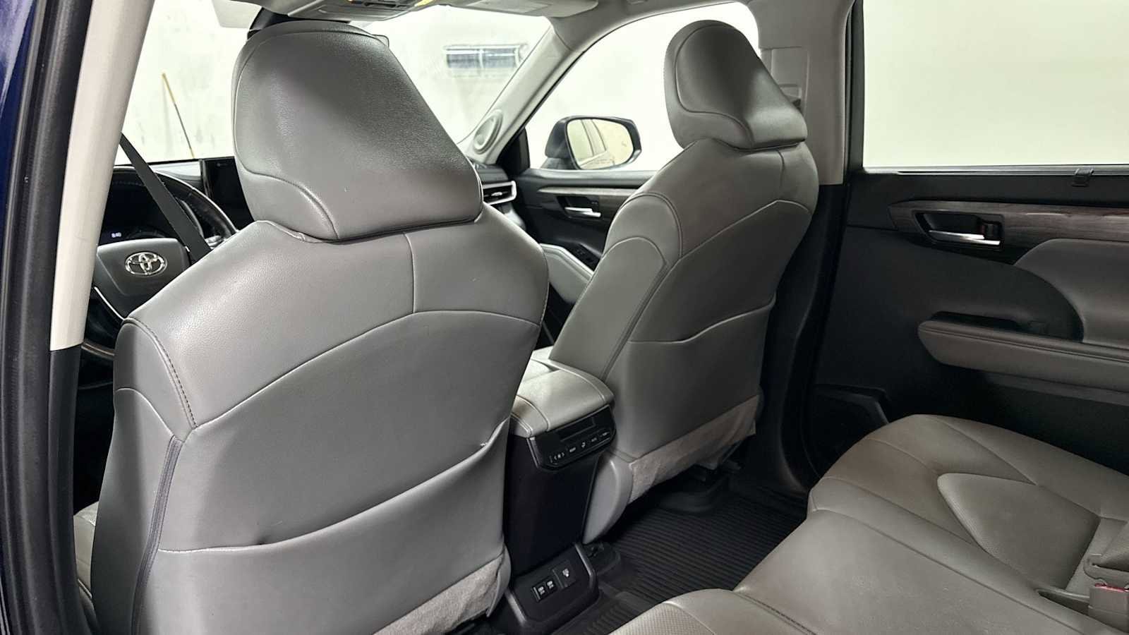 Thumbnail: 2021 Toyota Highlander - 27