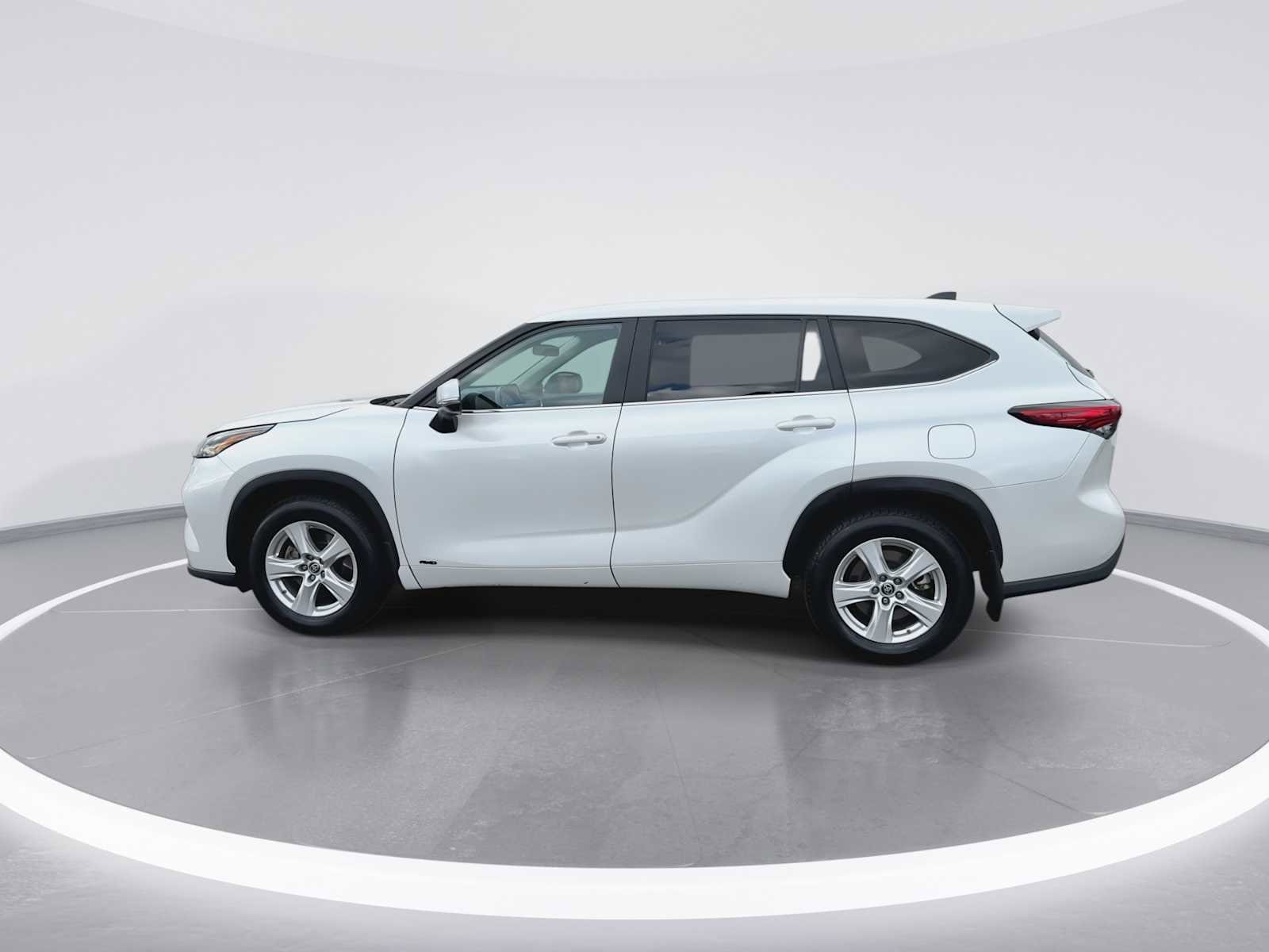 Thumbnail: 2023 Toyota Highlander - 5