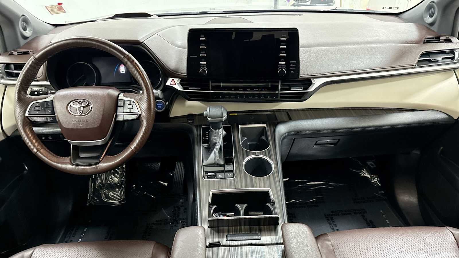 Thumbnail: 2021 Toyota Sienna - 28