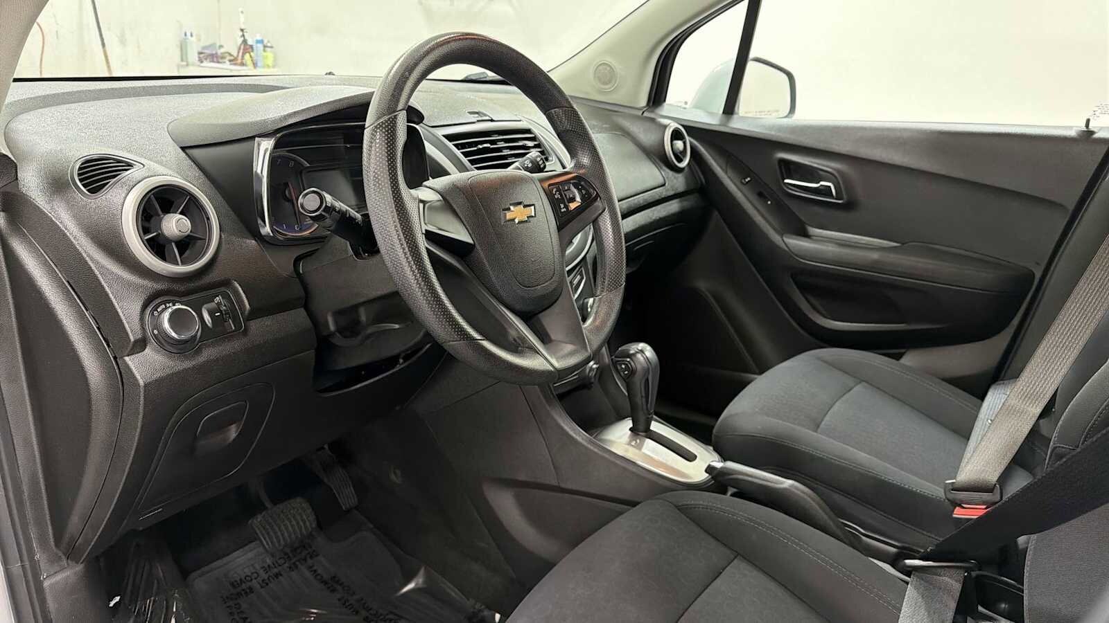 Thumbnail: 2016 Chevrolet Trax - 12