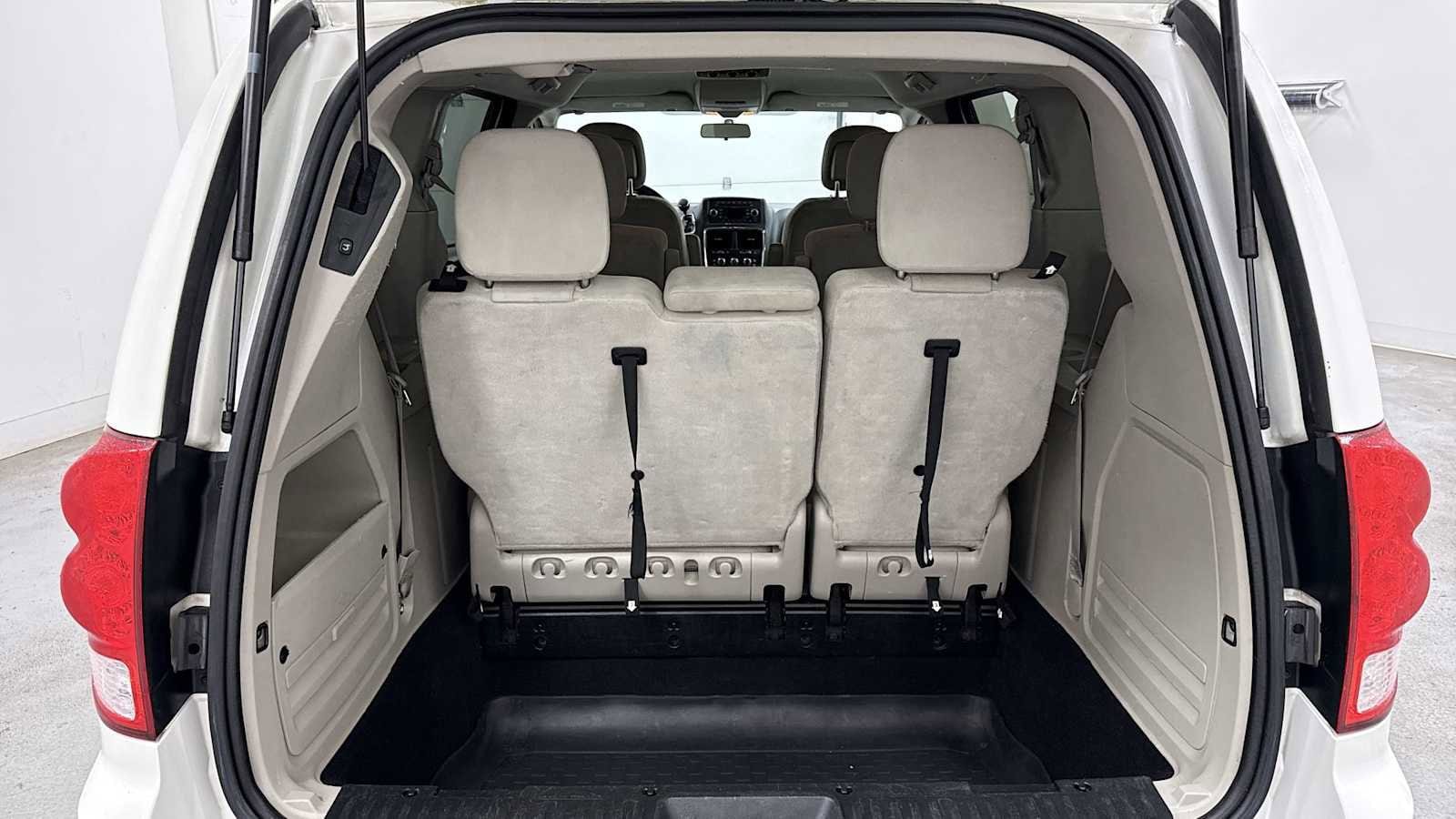 Thumbnail: 2011 Dodge Grand Caravan - 26