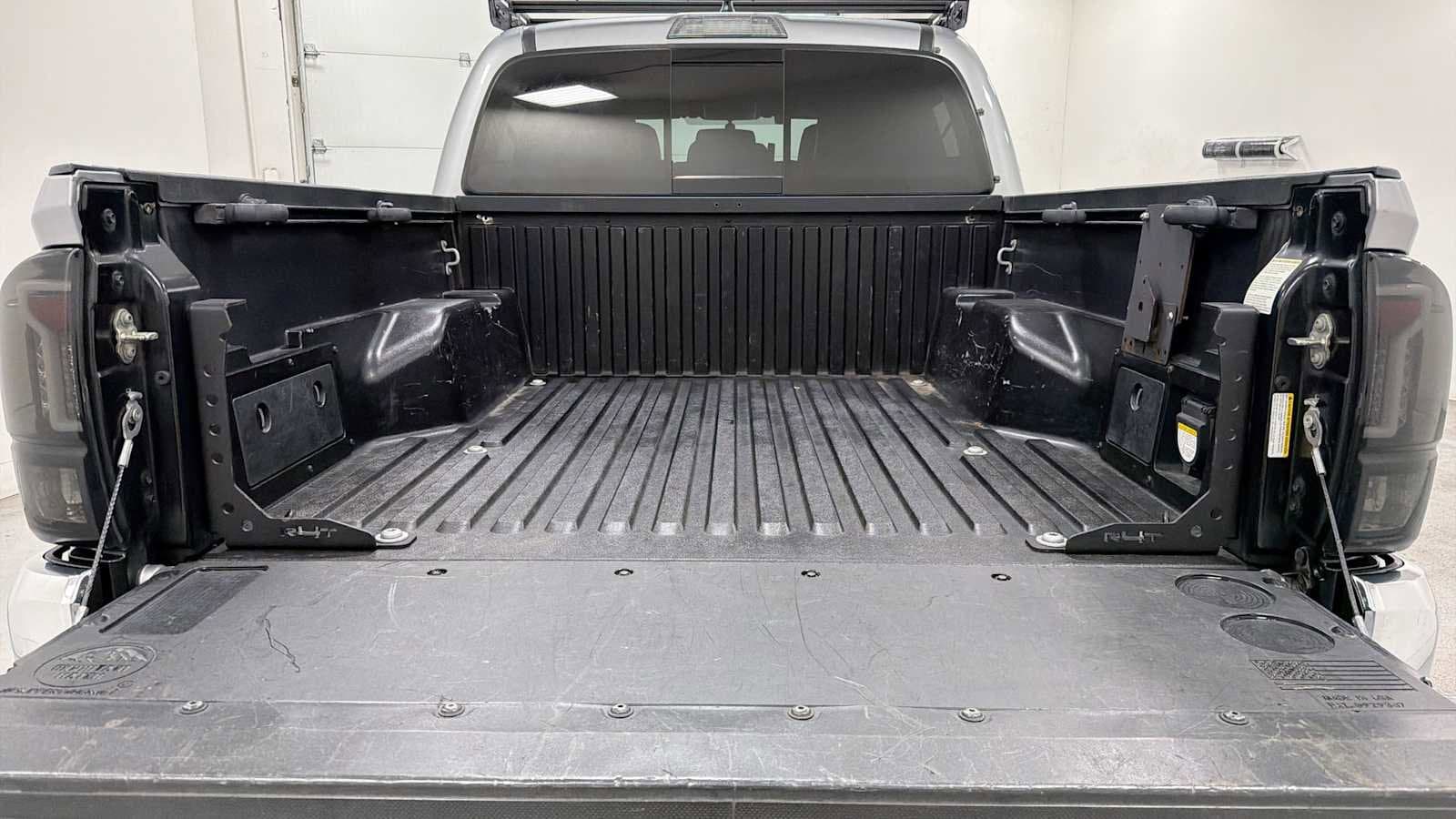 Thumbnail: 2017 Toyota Tacoma - 27