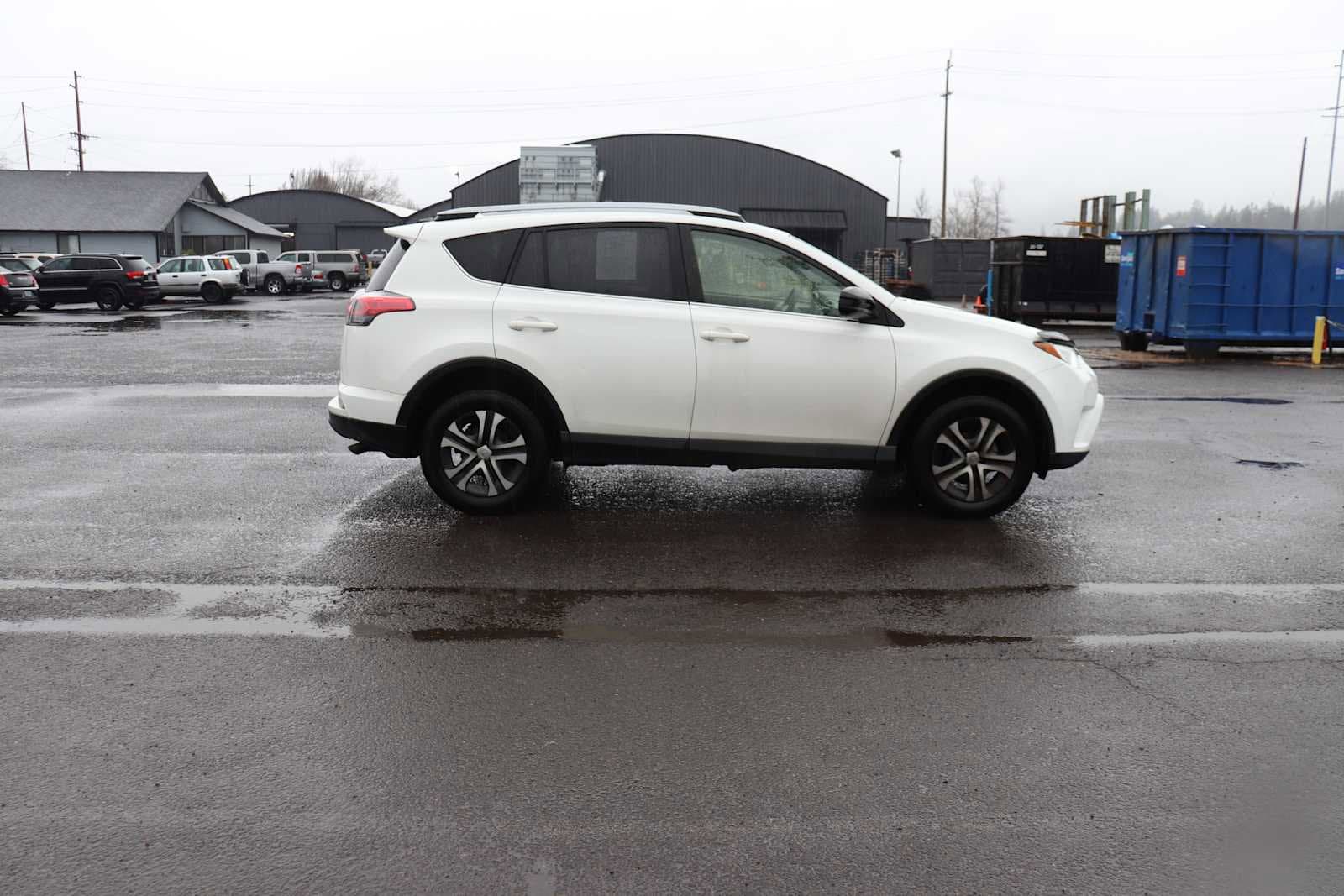 Thumbnail: 2017 Toyota RAV4 - 4