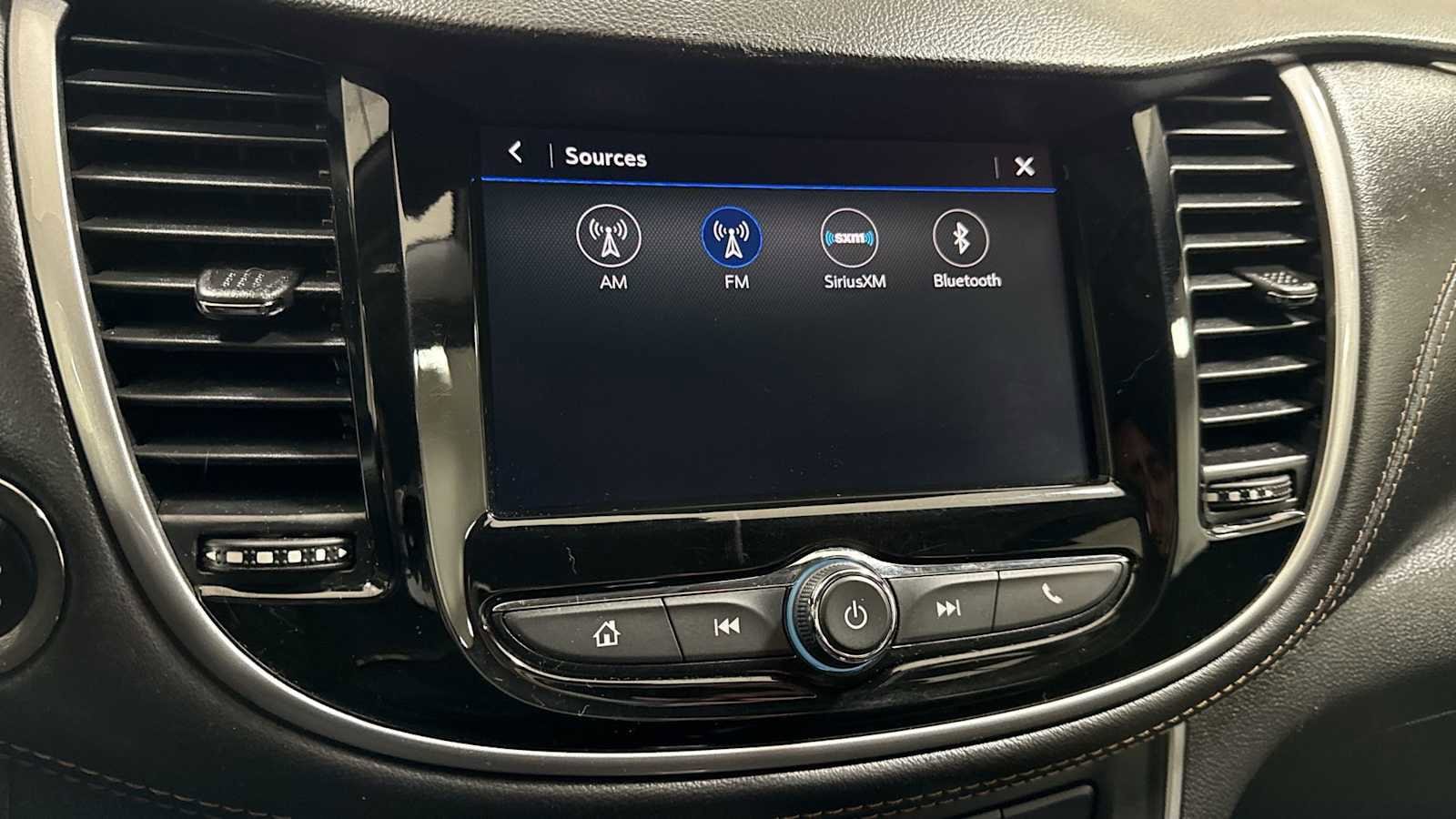 Thumbnail: 2022 Chevrolet Trax - 18