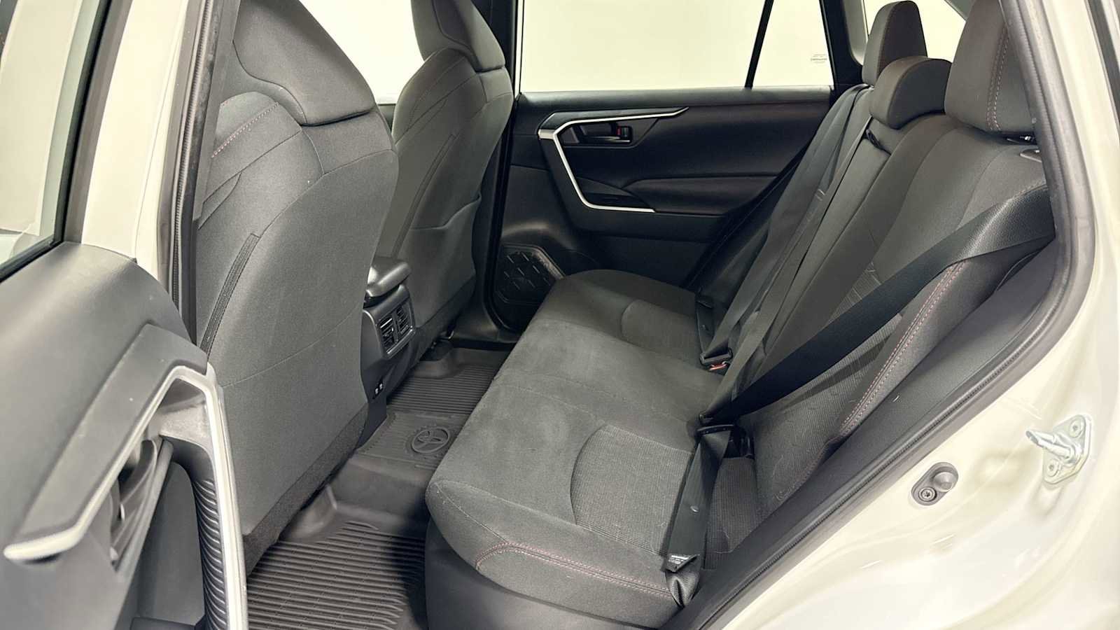 Thumbnail: 2021 Toyota RAV4 - 23