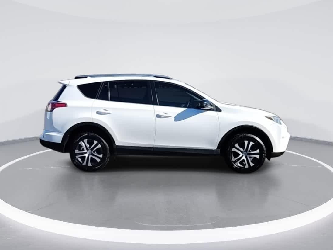 Thumbnail: 2017 Toyota RAV4 - 9