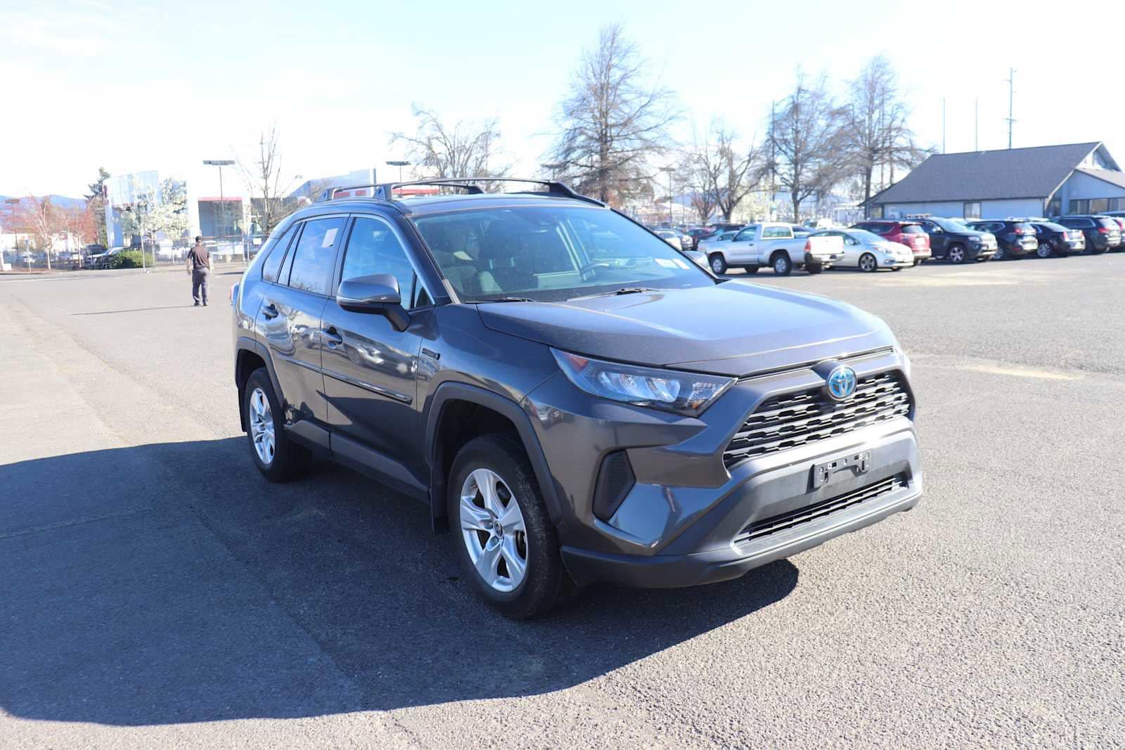 Thumbnail: 2021 Toyota RAV4 - 3