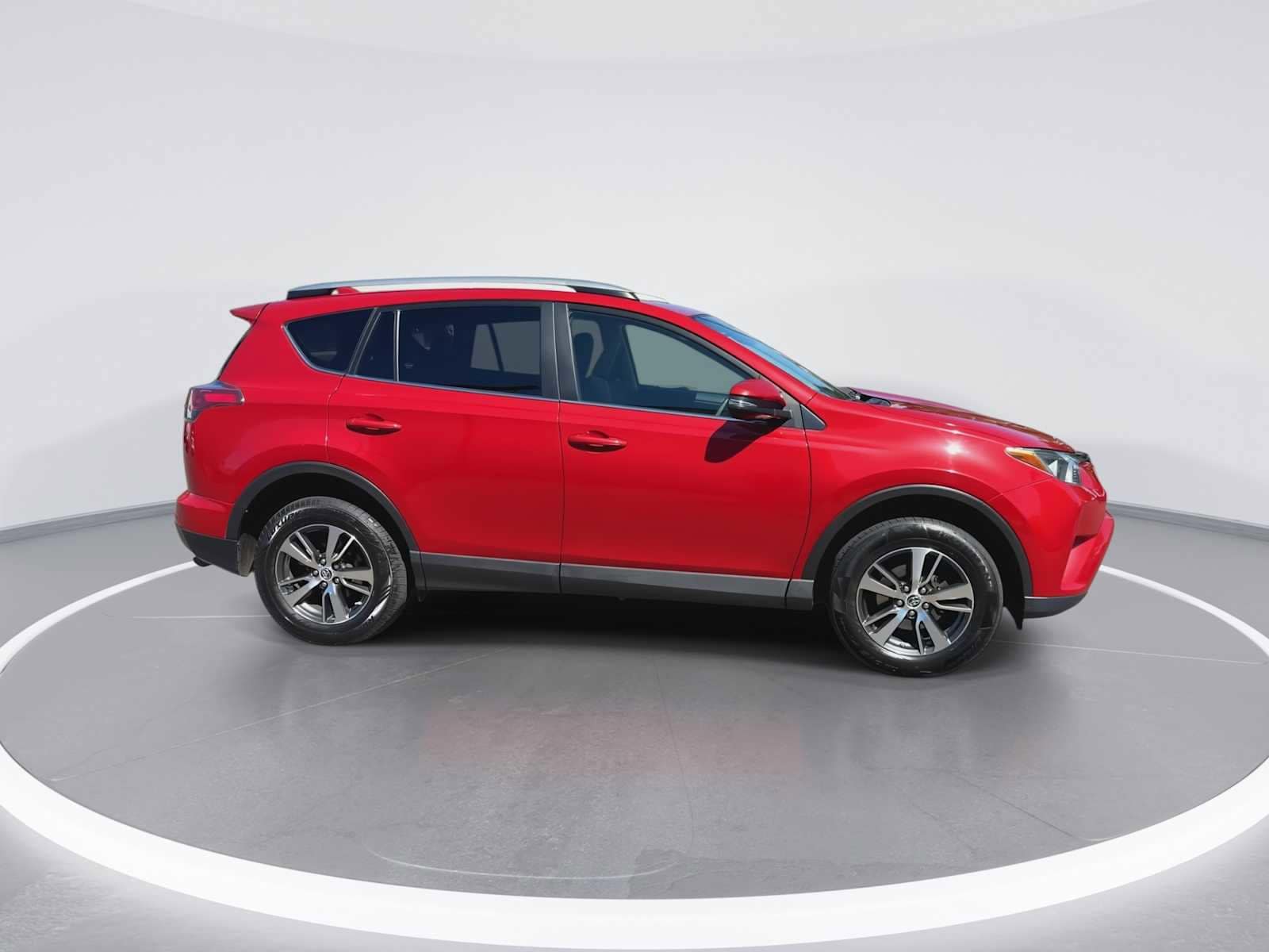 Thumbnail: 2017 Toyota RAV4 - 9