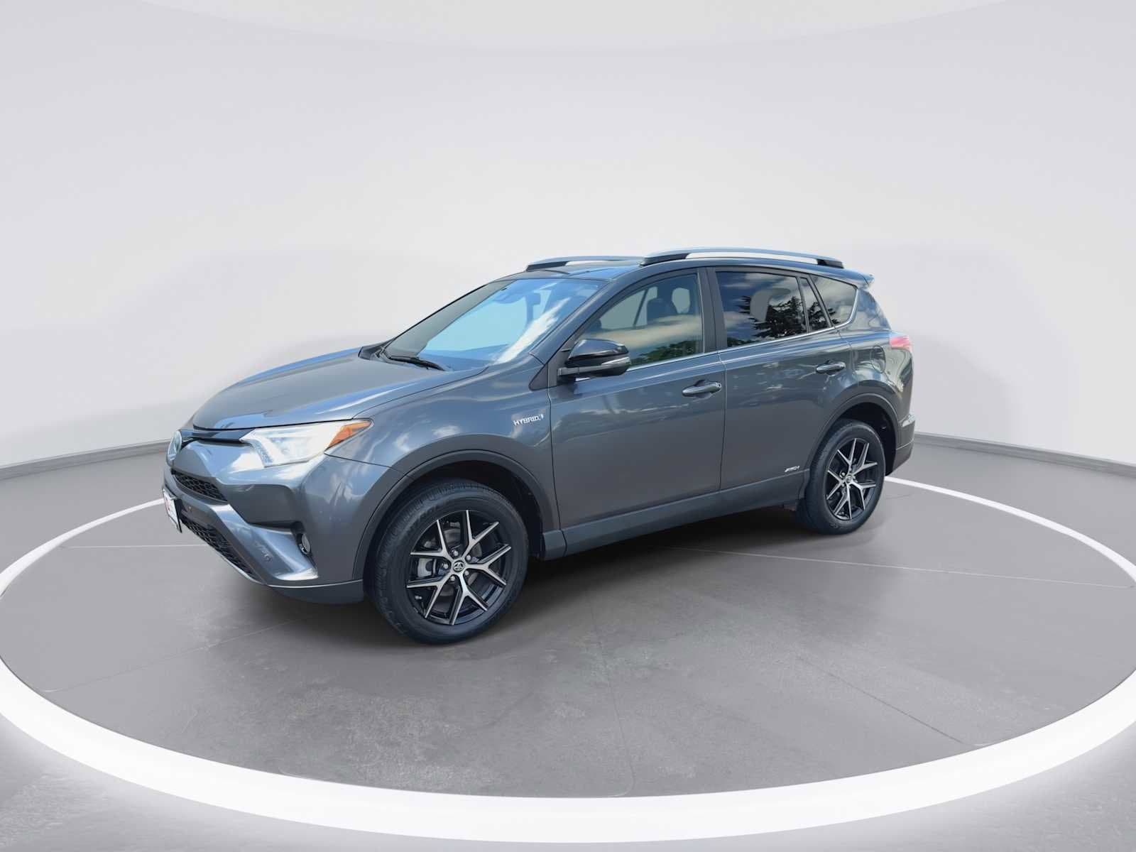 Thumbnail: 2017 Toyota RAV4 - 3