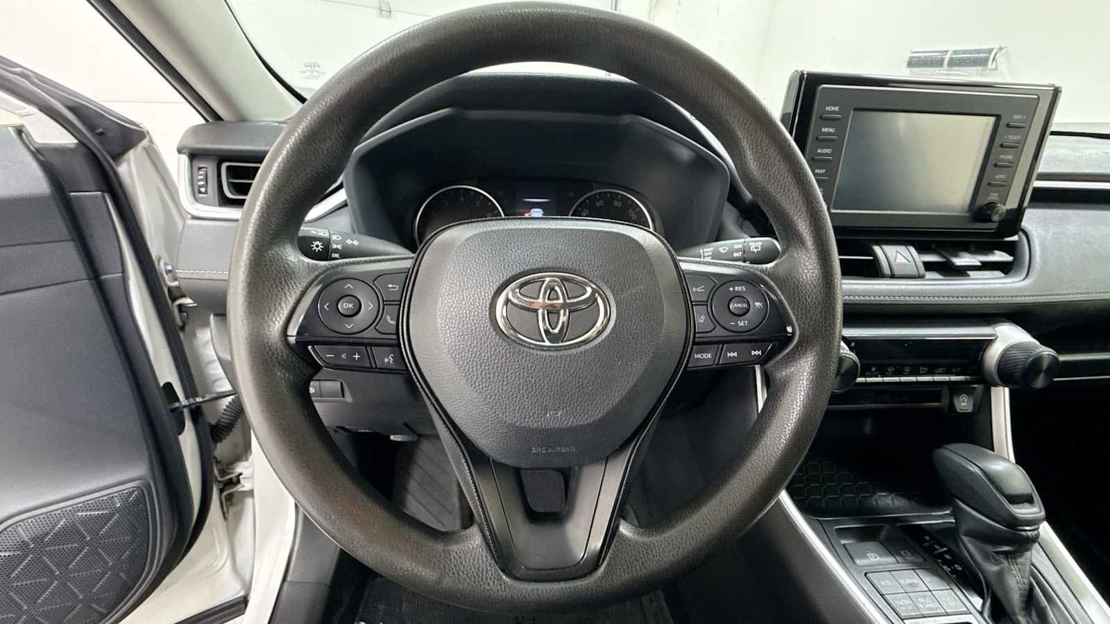 Thumbnail: 2019 Toyota RAV4 - 16