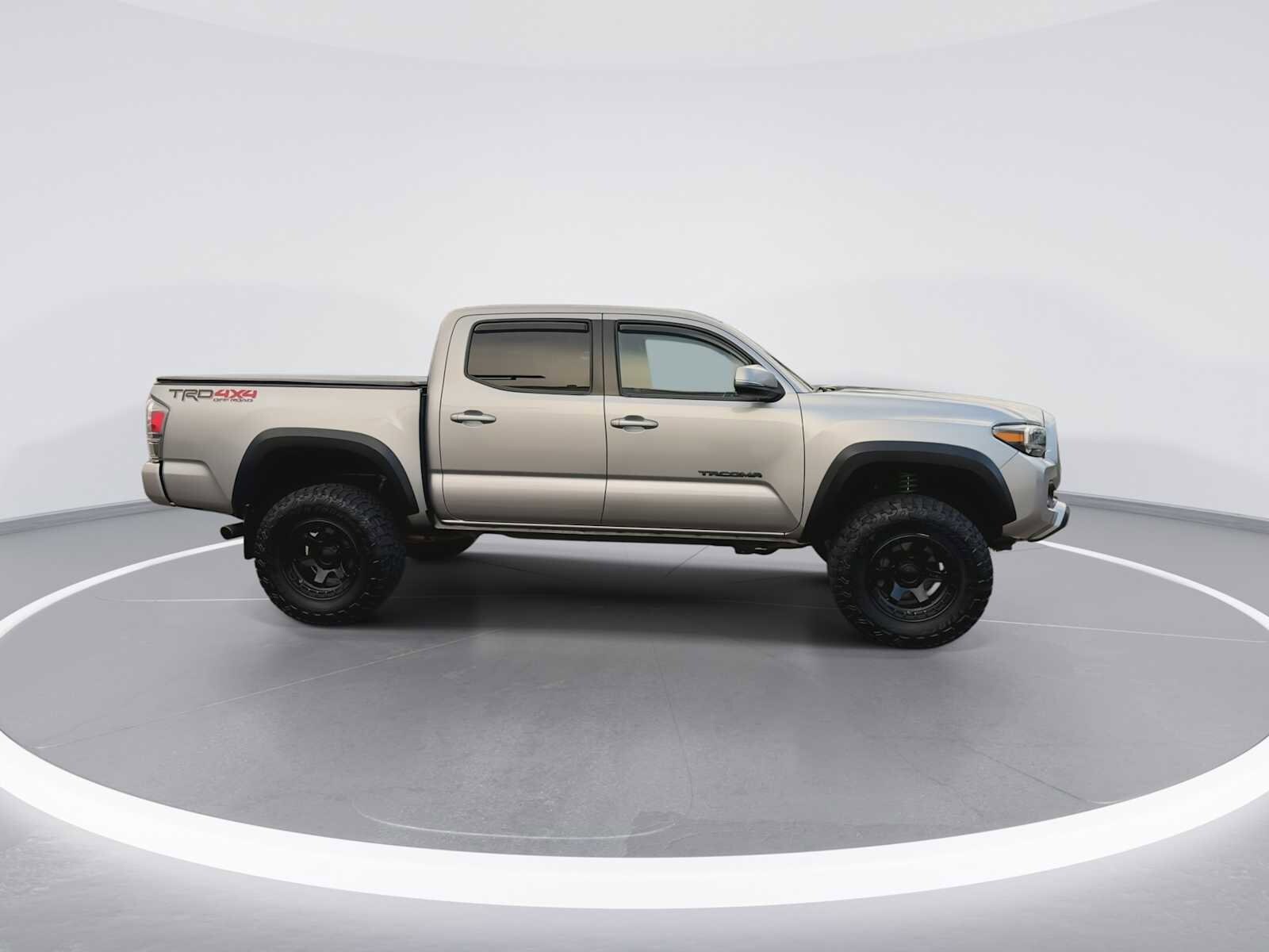 Thumbnail: 2020 Toyota Tacoma - 9
