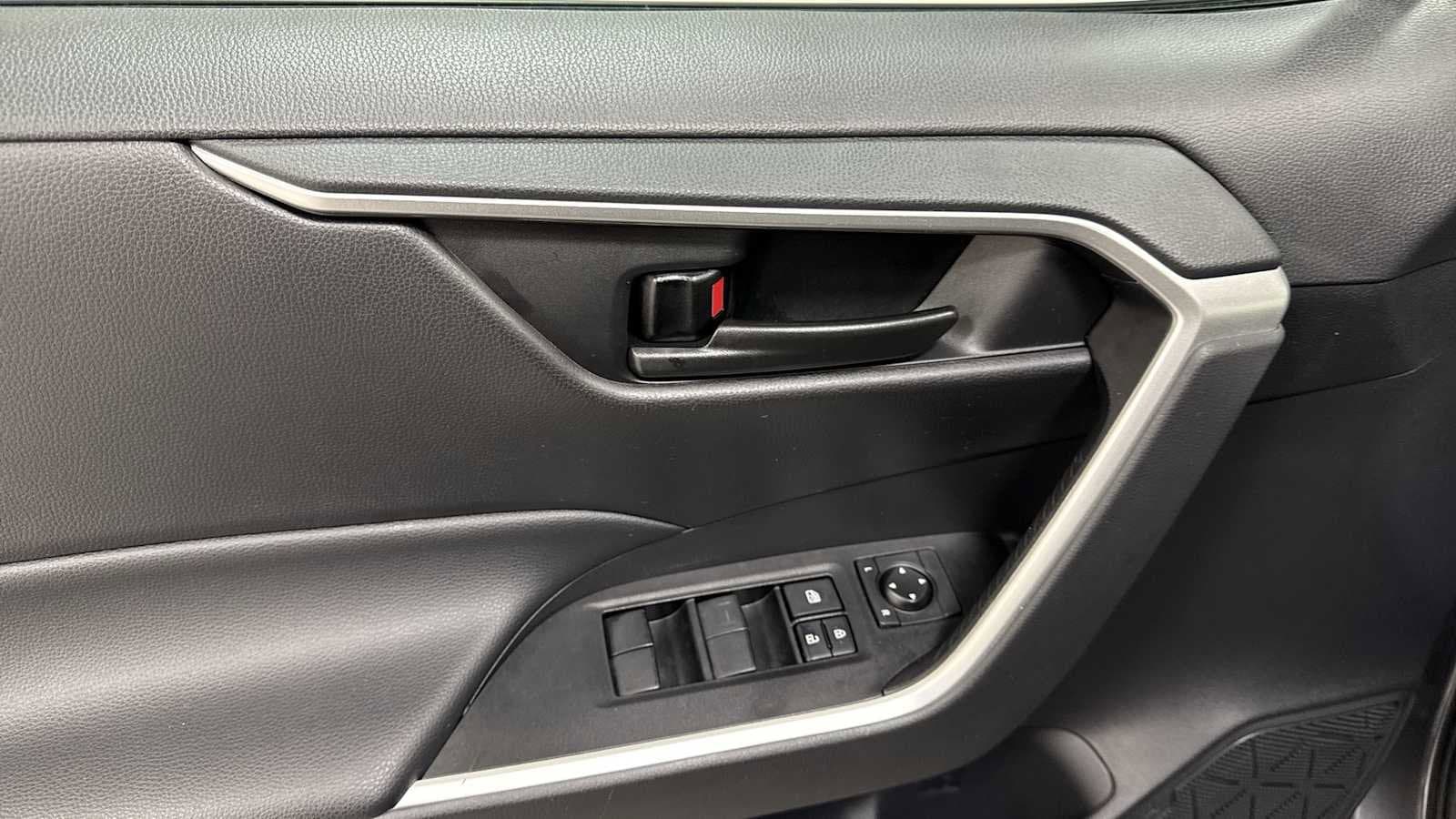 Thumbnail: 2021 Toyota RAV4 - 15