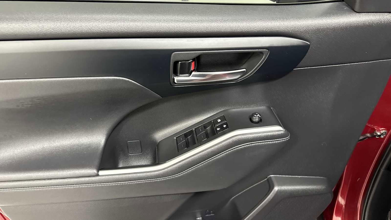 Thumbnail: 2023 Toyota Highlander - 15