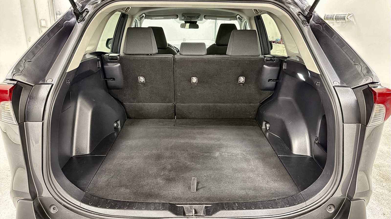 Thumbnail: 2021 Toyota RAV4 - 26