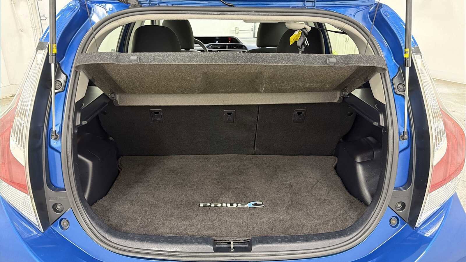 Thumbnail: 2017 Toyota Prius c - 25