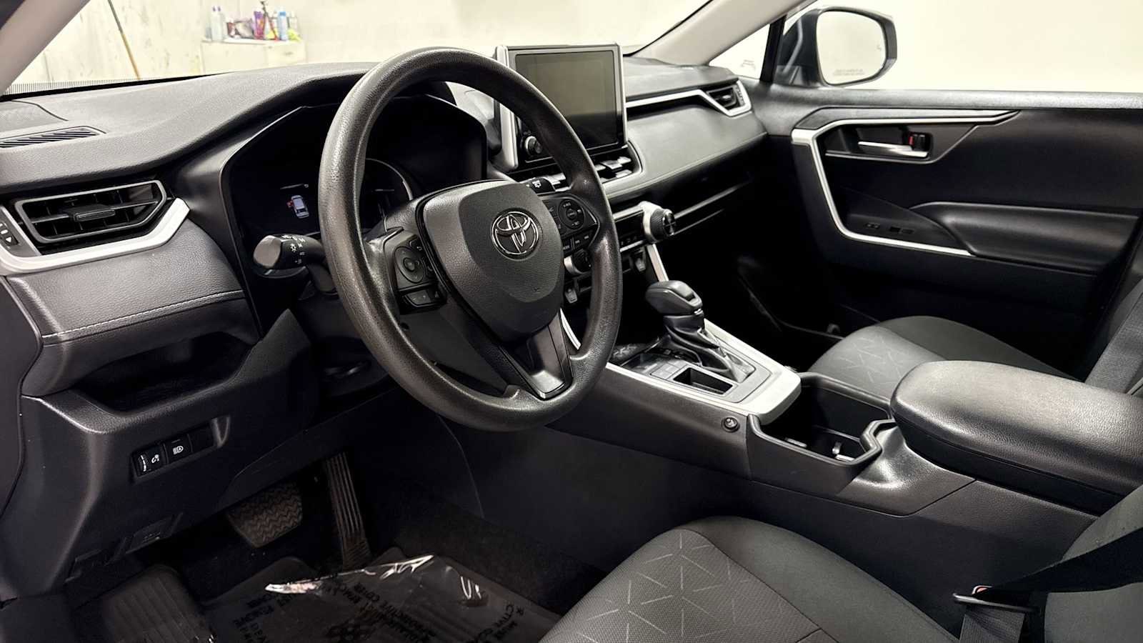 Thumbnail: 2023 Toyota RAV4 - 12