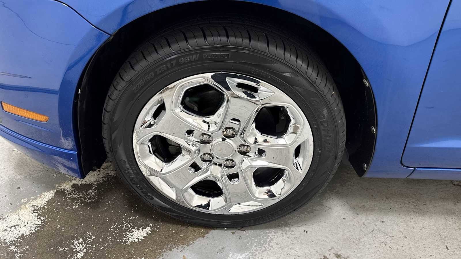 Thumbnail: 2011 Ford Fusion - 10