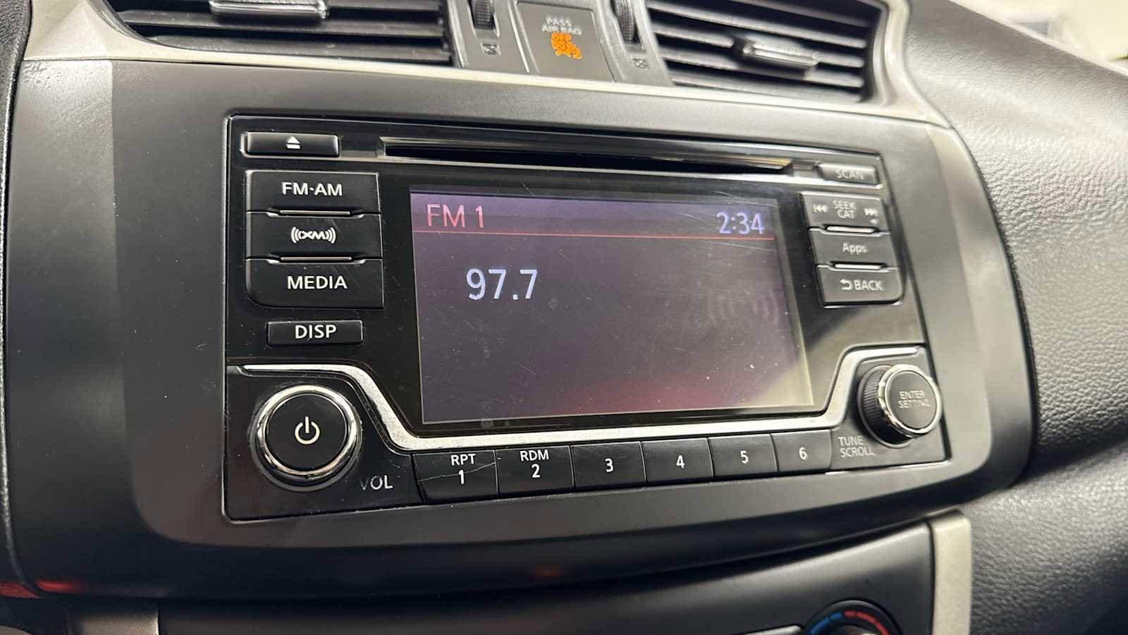 Thumbnail: 2015 Nissan Sentra - 18