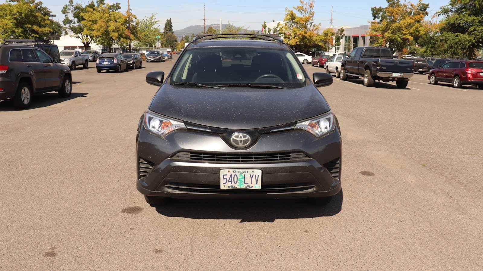 Used 2018 Toyota RAV4 LE with VIN JTMBFREV4JD225516 for sale in Springfield, OR