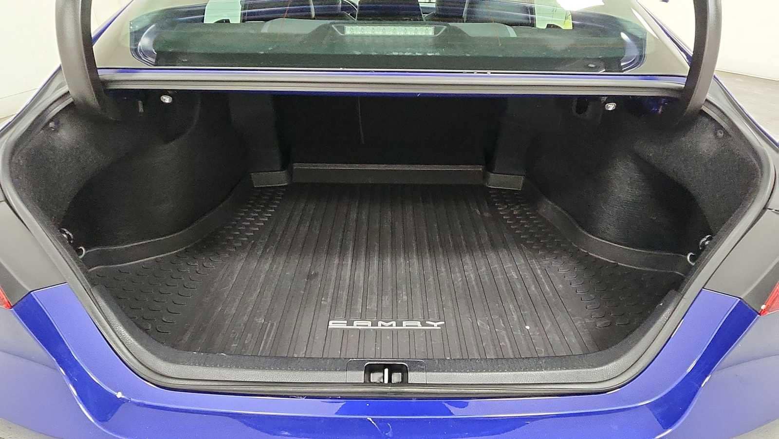 Thumbnail: 2018 Toyota Camry - 28