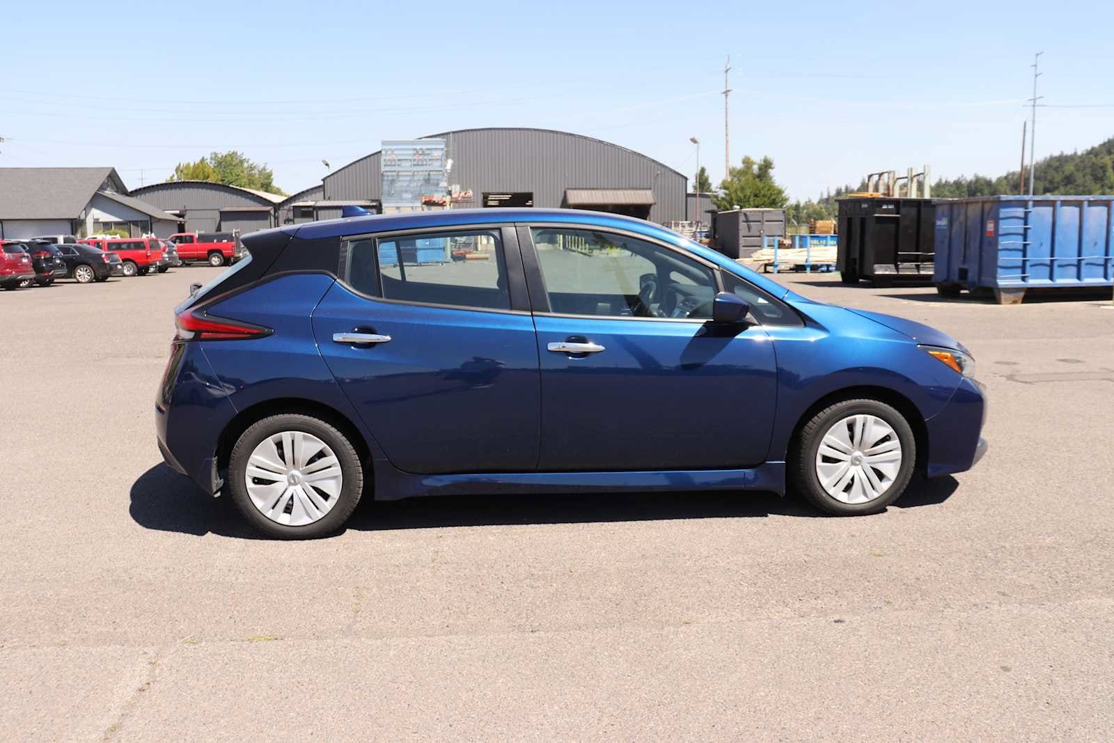 Thumbnail: 2022 Nissan Leaf - 4