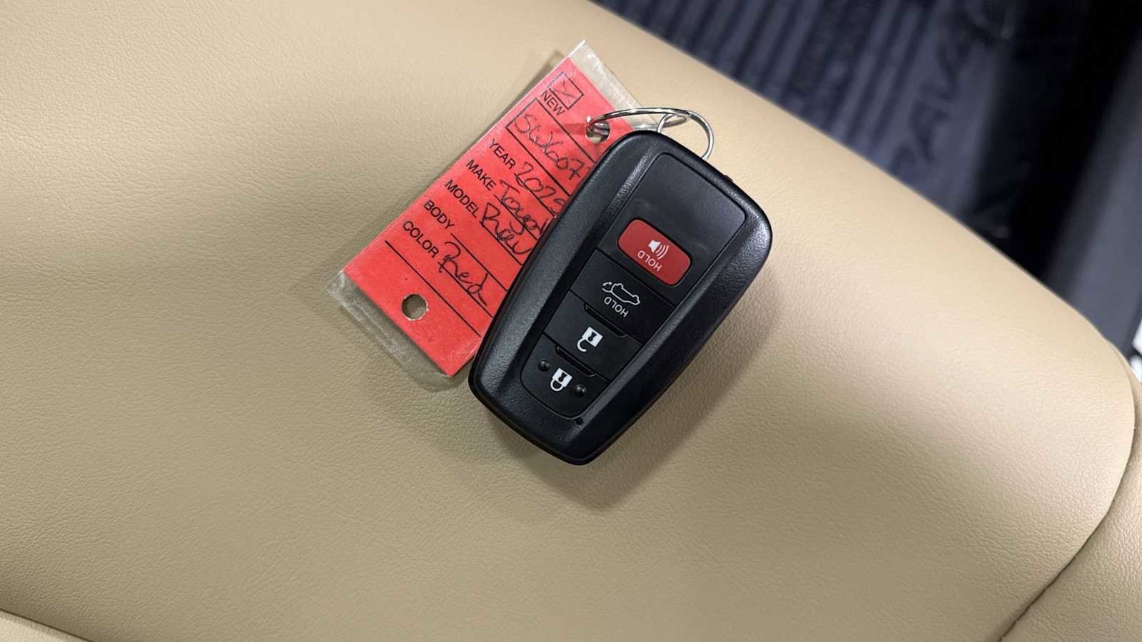 Thumbnail: 2025 Toyota RAV4 - 32