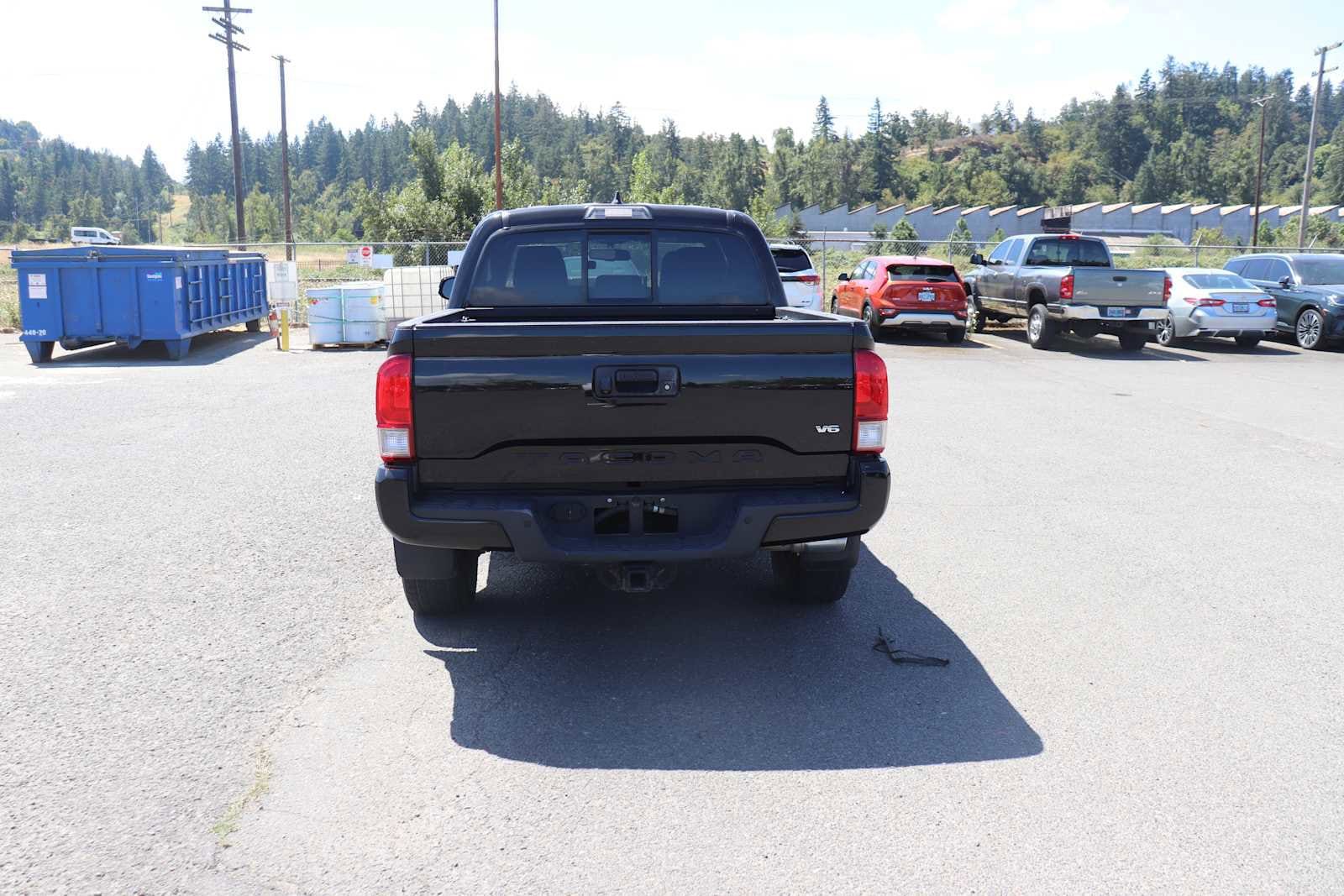 Thumbnail: 2016 Toyota Tacoma - 6