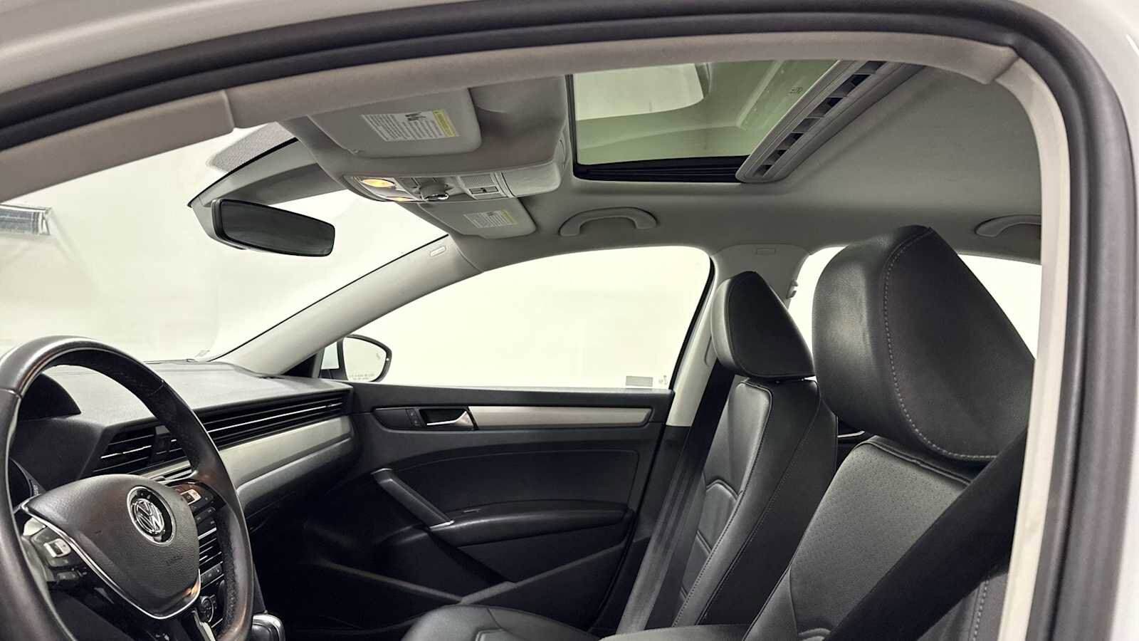 Thumbnail: 2021 Volkswagen Passat - 23