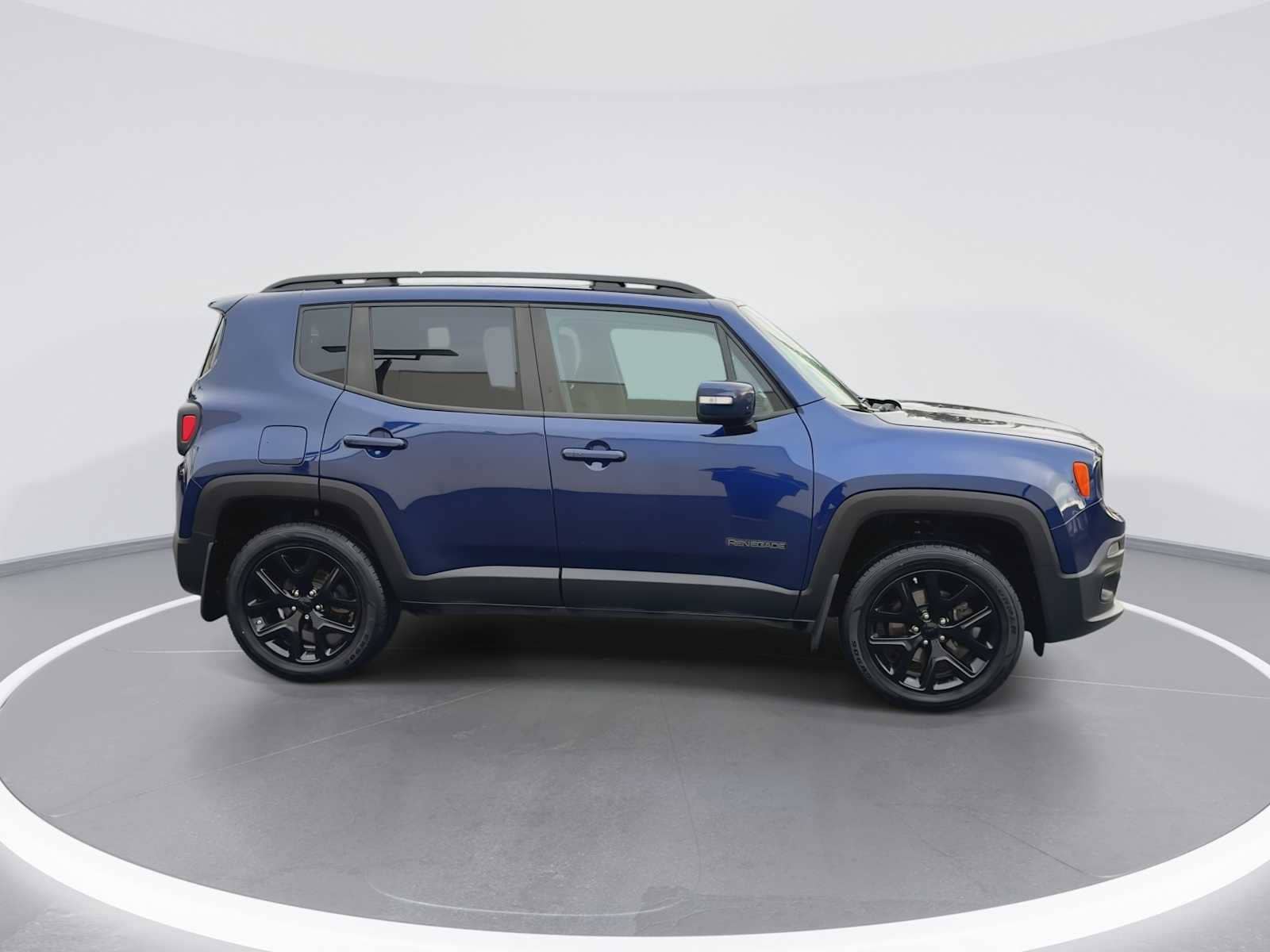 Thumbnail: 2017 Jeep Renegade - 9