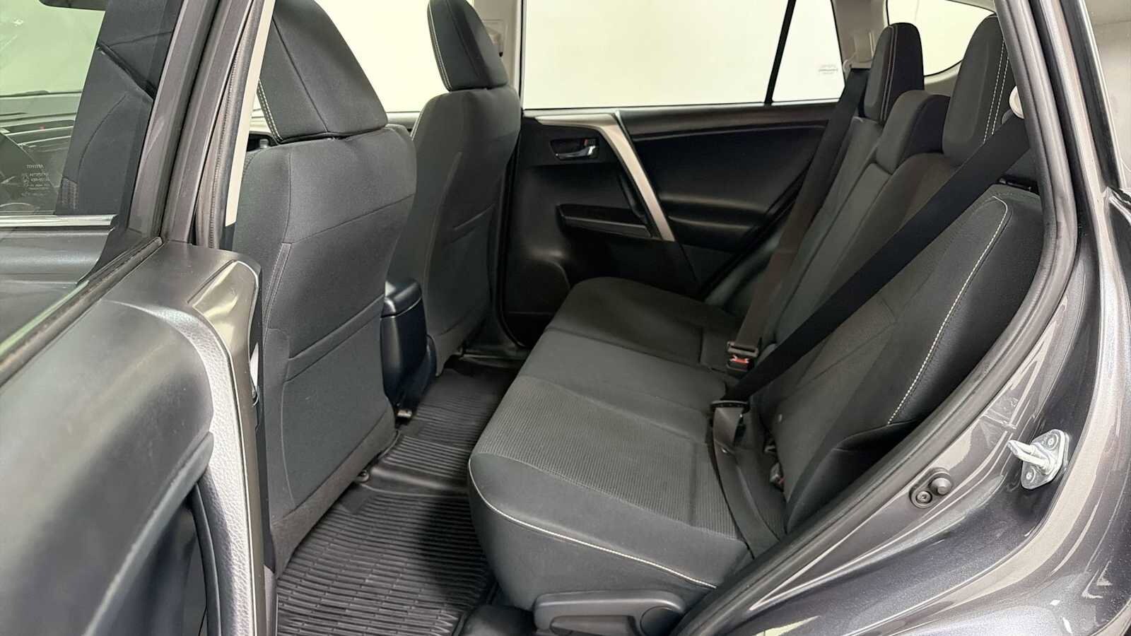 Thumbnail: 2018 Toyota RAV4 - 24