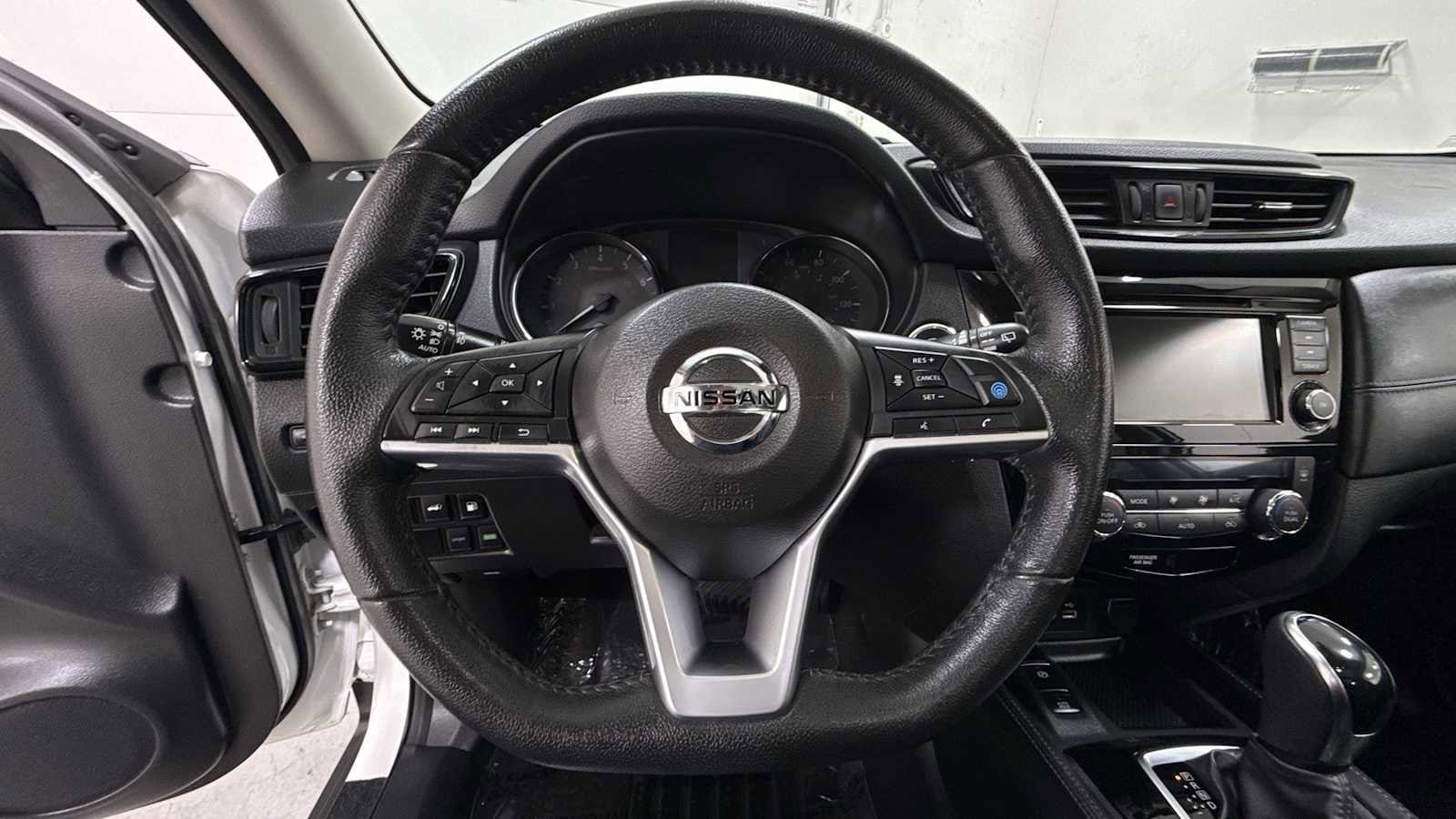 Thumbnail: 2020 Nissan Rogue - 16