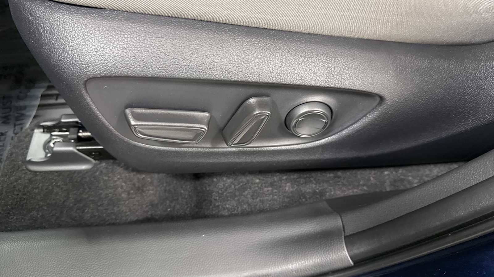 Thumbnail: 2025 Toyota RAV4 - 14