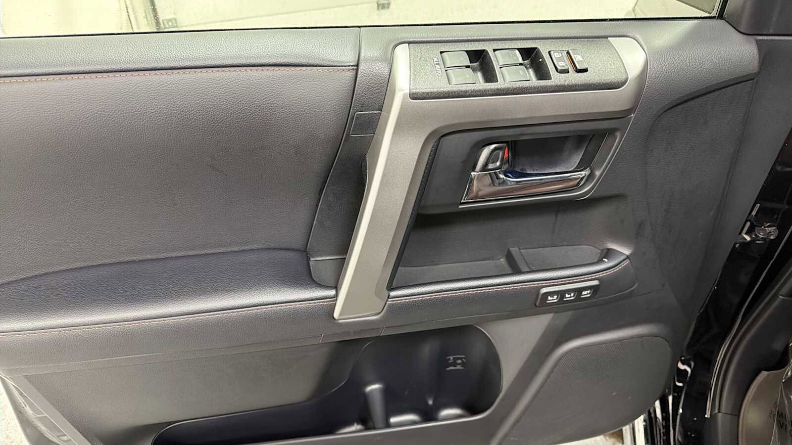 Thumbnail: 2020 Toyota 4Runner - 15