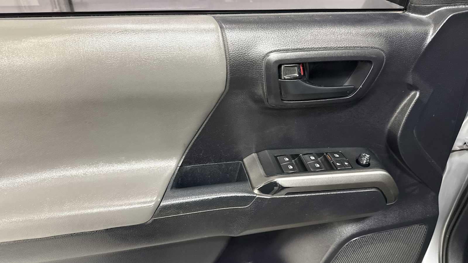 Thumbnail: 2019 Toyota Tacoma - 15