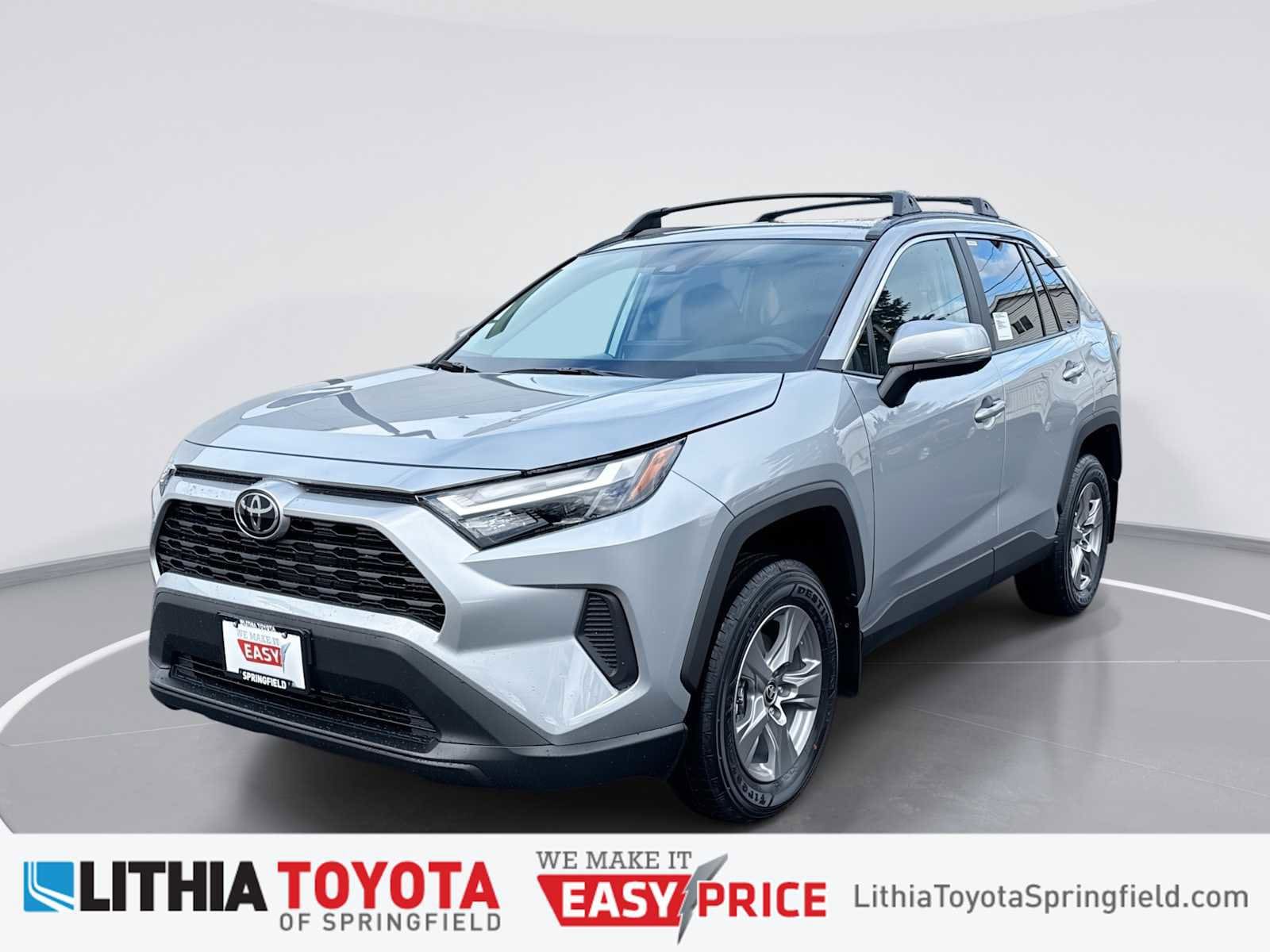 2025 Toyota RAV4 XLE's photo
