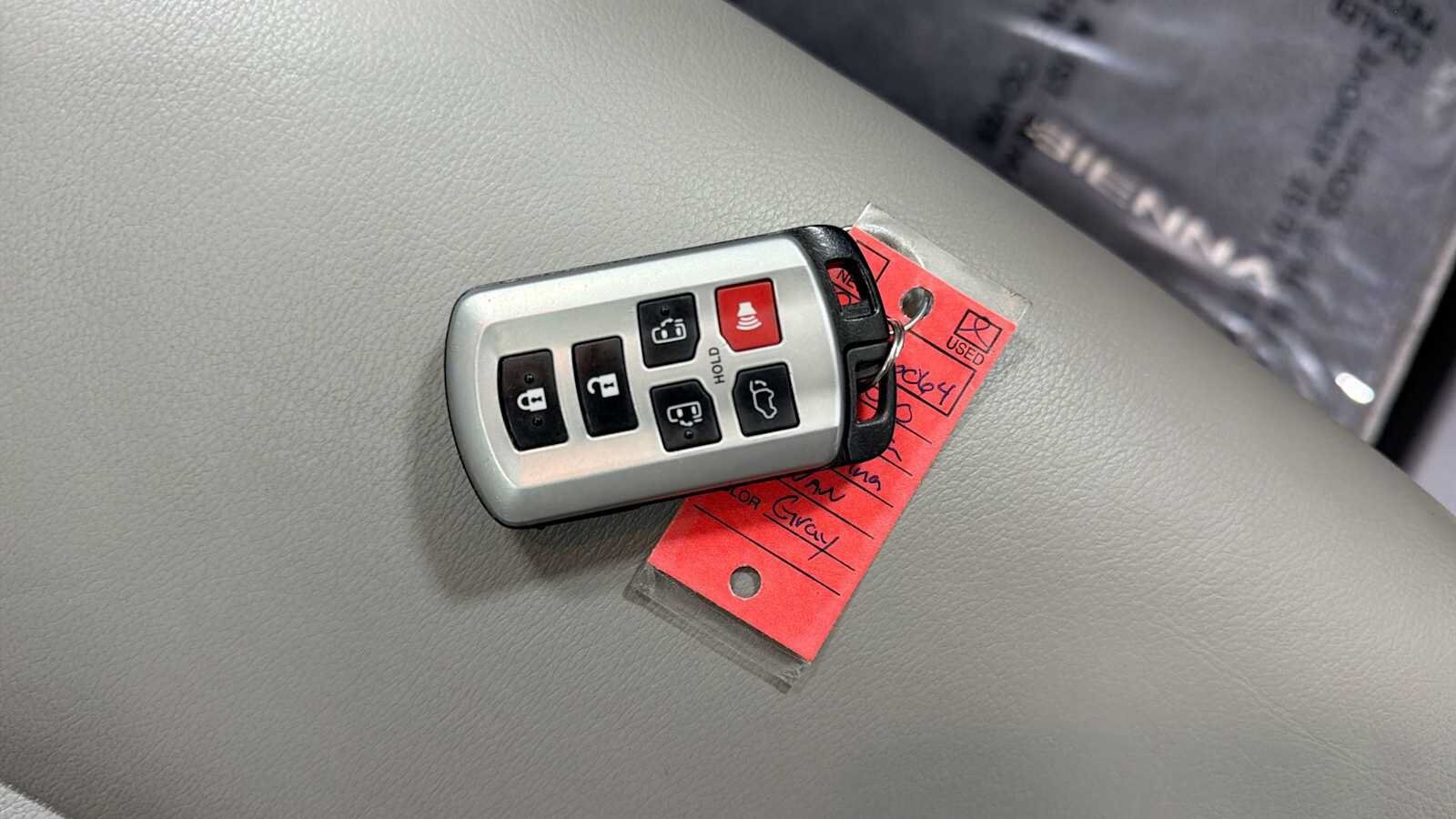 Thumbnail: 2020 Toyota Sienna - 33
