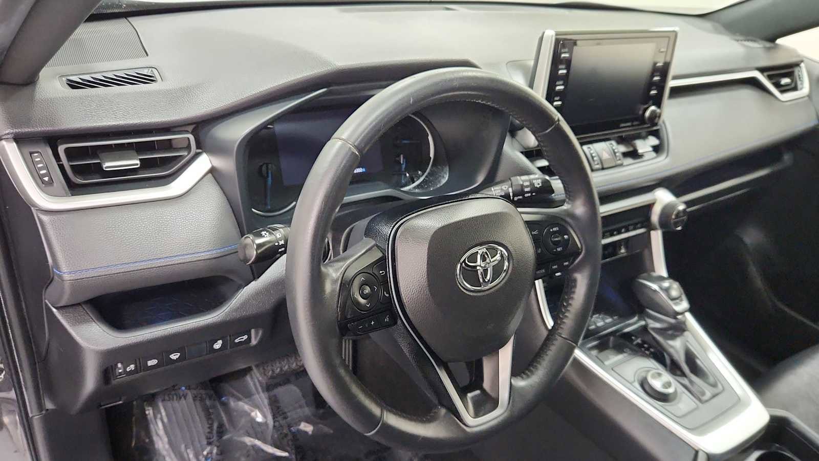 Thumbnail: 2020 Toyota RAV4 - 12