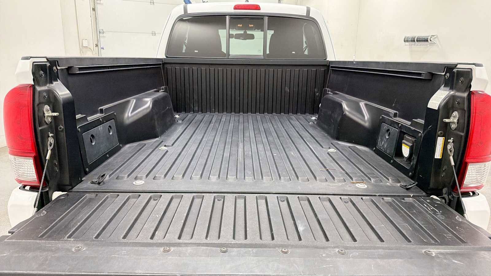 Thumbnail: 2016 Toyota Tacoma - 28