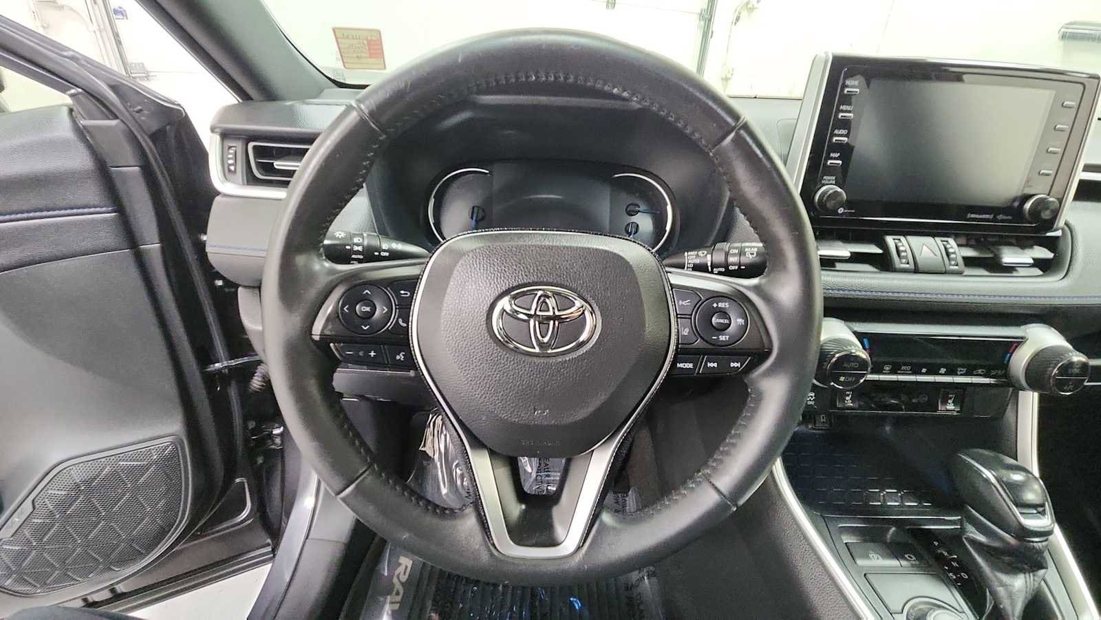 Thumbnail: 2020 Toyota RAV4 - 16