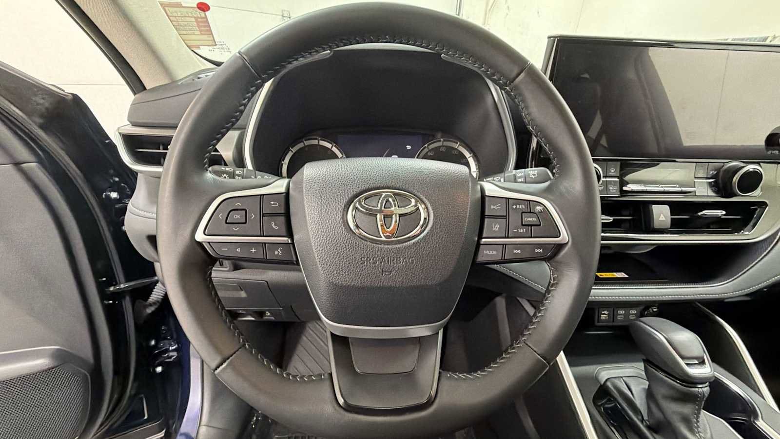 Thumbnail: 2024 Toyota Highlander - 16