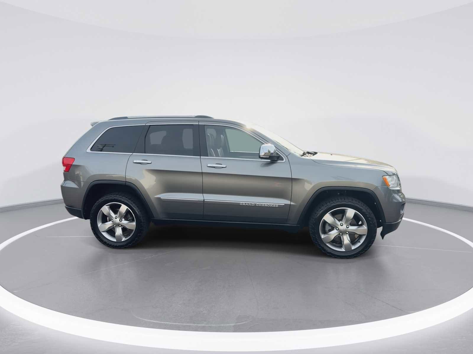 Thumbnail: 2013 Jeep Grand Cherokee - 9