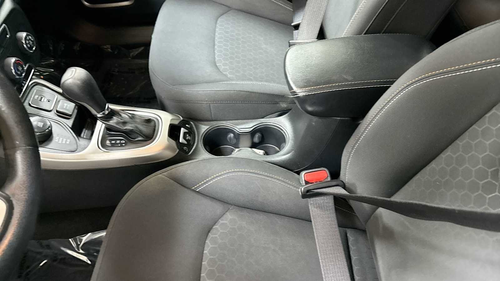 Thumbnail: 2018 Jeep Compass - 23