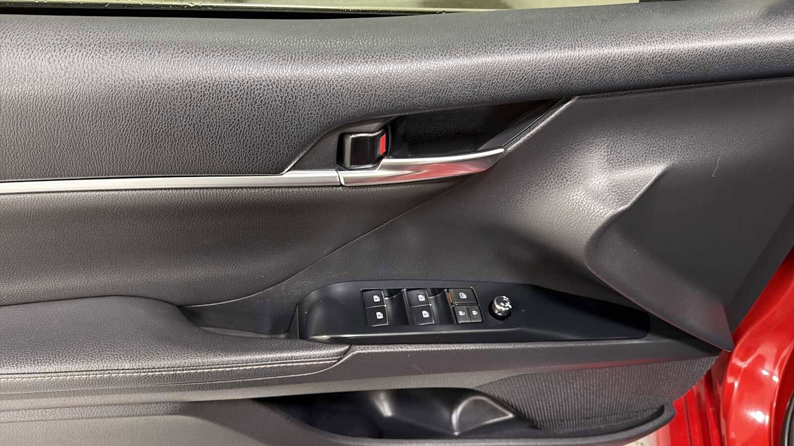 Thumbnail: 2019 Toyota Camry - 15