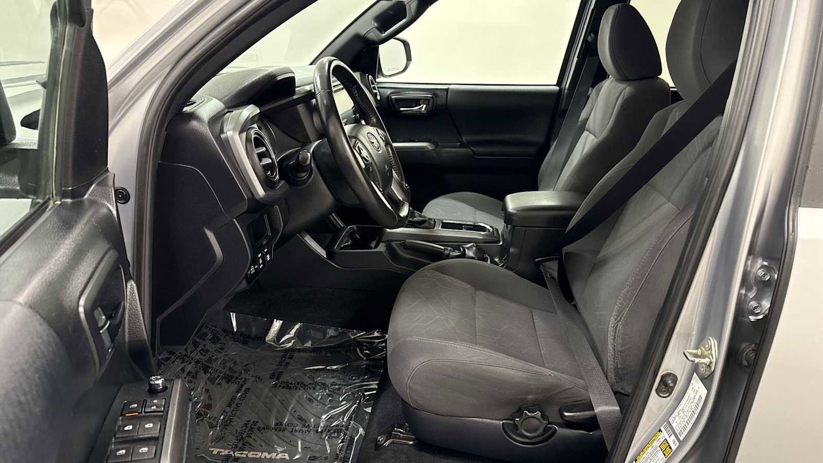 Thumbnail: 2017 Toyota Tacoma - 13