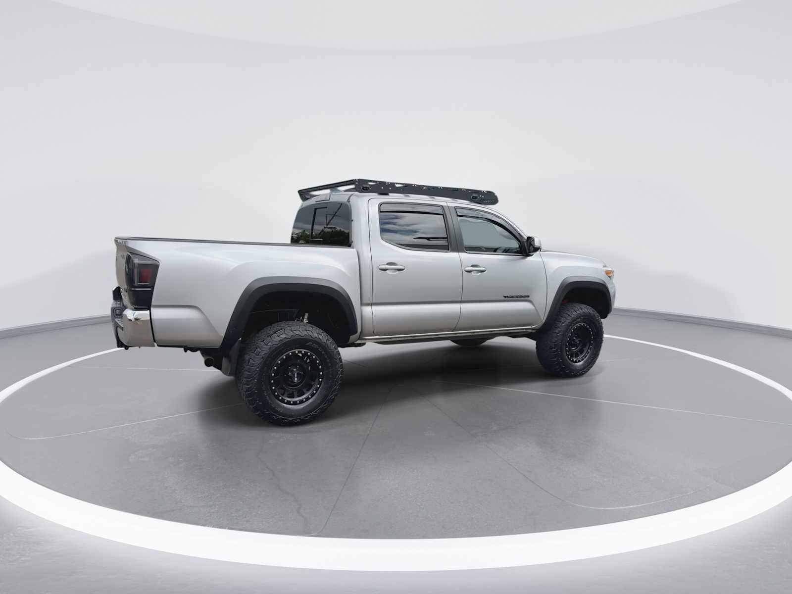 Thumbnail: 2017 Toyota Tacoma - 7